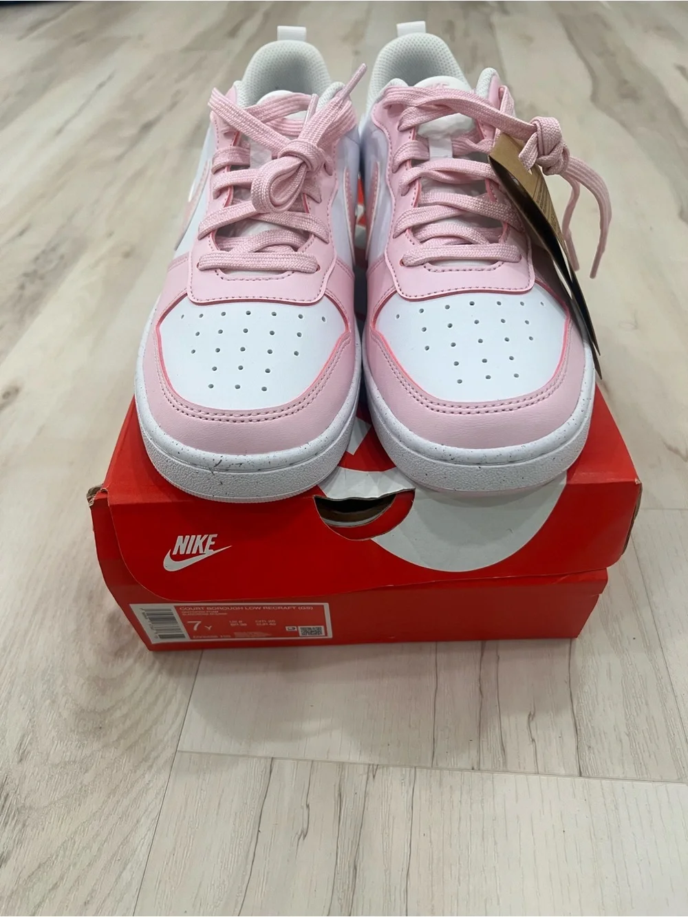 Unisex Nike Low-Top Sneakers in Pink and White